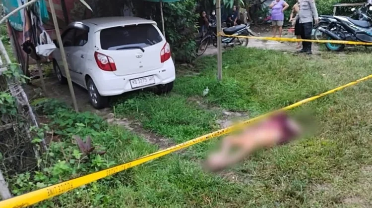 Mayat Pria Ditemukan di Depan Rumah Warga, Polisi Lakukan Olah TKP