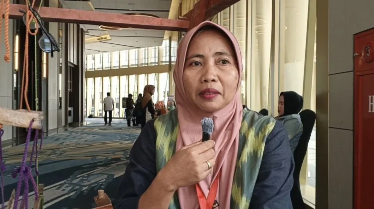 Tenun Kalbar Karya Songket Kurnia Mendunia