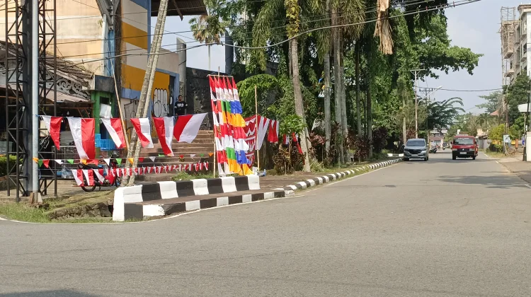 Geliat Pernak-pernik Merah Putih di Jalanan Kota Pontianak