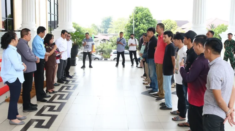 Kajati Kalbar Berikan Motivasi dan Lepas Peserta Magang FKPKBM Kalbar