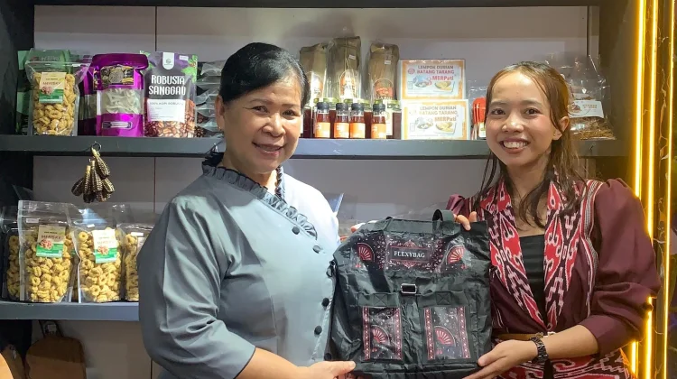 Mahasiswa Untan Hadirkan FlexyBag 2.0 Berbahan Limbah Daur Ulang