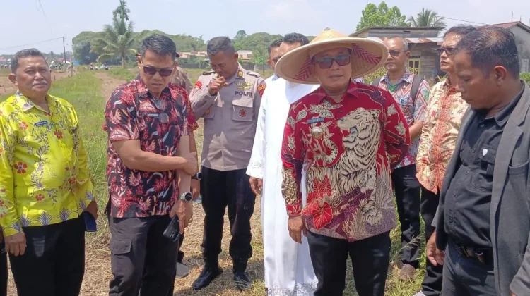 Bupati Sujiwo Tinjau Rencana Pembangunan Akses Jalan Baru di Desa Kapur