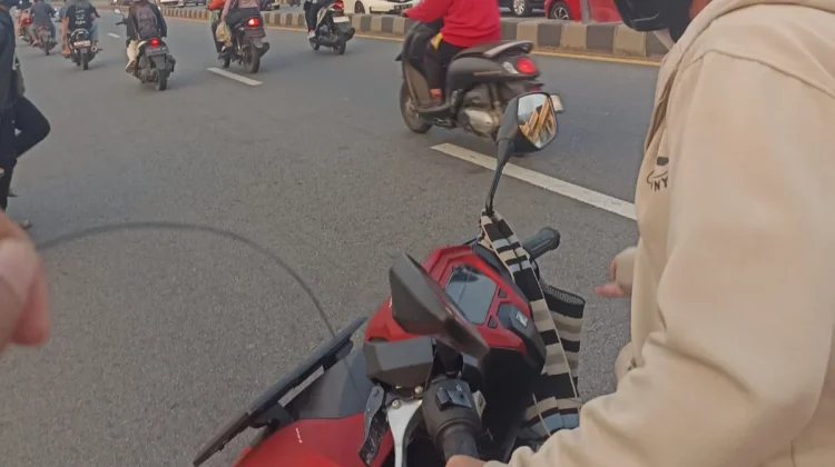 Tali Layangan Nyaris Makan Korban di Jalan Sultan Hamid II