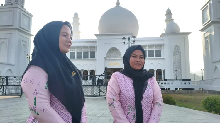 Pengunjung Kapuas Hulu Terpukau Pesona Alam dan Masjid Agung Oesman Al-Khair