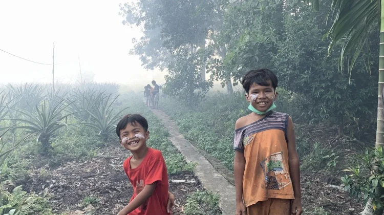 Kebakaran Lahan Parit Cahaya Baru Kota Pontianak Sudah Dekati Permukiman Warga