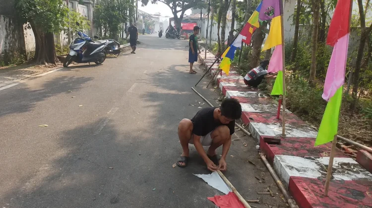 Gotong Royong di Graha Jauzati I: Bahu-Membahu Warga Menyambut Hari Merdeka