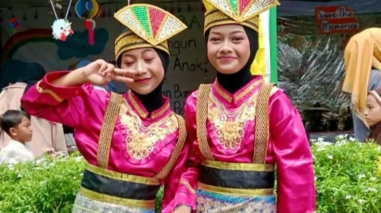 Carissa-Calista, Dua Kembar Pontianak Akan Menari di Istana Negara di HUT ke-81 RI