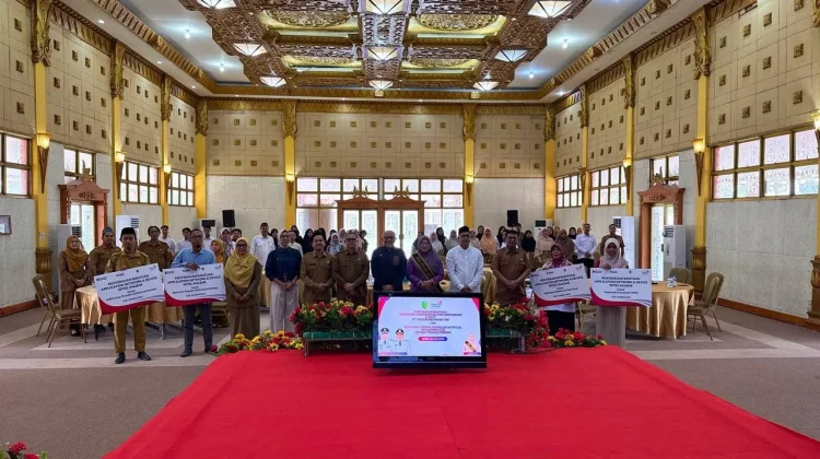 Telkom Kalbar Salurkan Bantuan TJSL AND dan Pelatihan AI untuk Sekolah di Sambas