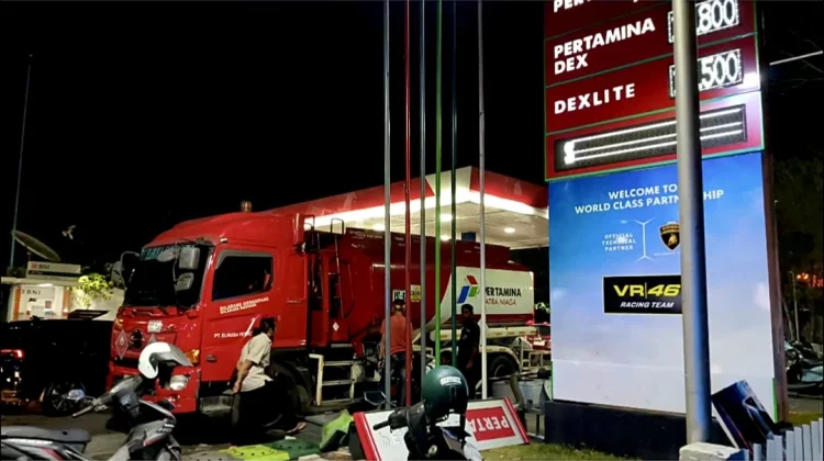 Kemarau Panjang Ganggu Distribusi BBM lewat Sungai Kapuas