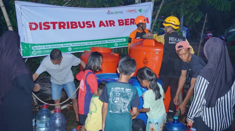 Distribusi Air Bersih Jangkau 208 Warga Terdampak Karhutla Kubu Raya