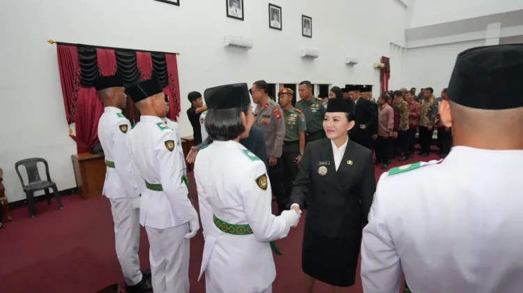 Kukuhkan Paskibraka Landak 2026, Karolin : Semoga Sehat dan Sukses Bertugas