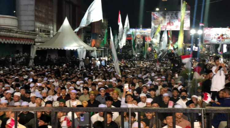 Ribuan Warga Tumpah Ruah Ikuti Shalawat Bersama Habib Syech di Pontianak