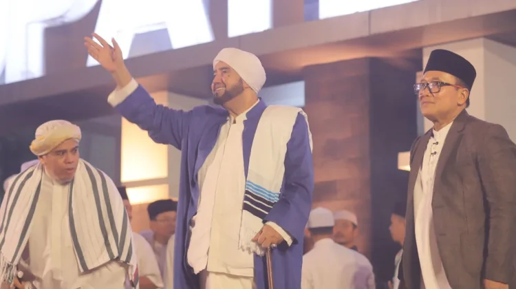 Ribuan Jemaah Padati Kubu Raya Bersholawat, Bupati Sampaikan Pesan Persatuan