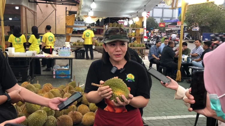 Buah BK Hadirkan Durian Balai Karangan, Manis Legit Temani Musim Kemarau