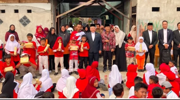 Timbalan Menteri Pendidikan Brunei Darussalam Kunjungi MI Mas’udi Pontianak