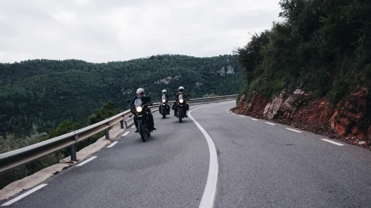 Hobi Touring, Menikmati Perjalanan Sekaligus Menjelajah