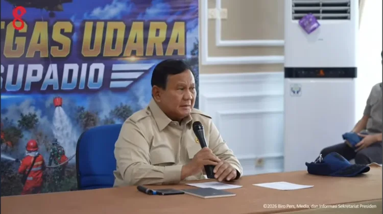 Presiden Prabowo Kirim 8 Helikopter Water Bombing Tangani Karhutla di Kubu Raya