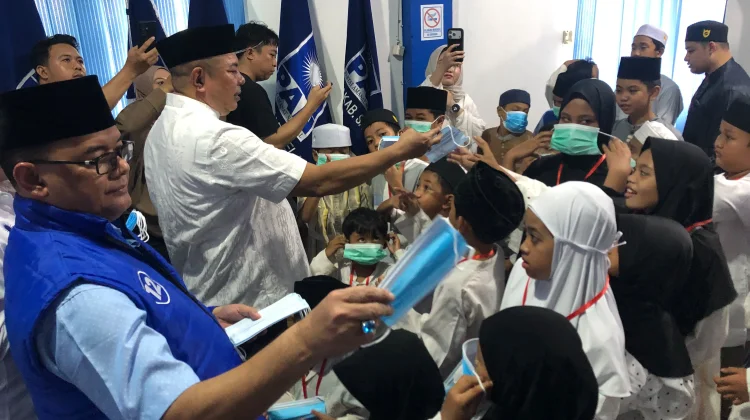 PAN Kalbar Santuni Anak Yatim dan Salurkan Bantuan untuk Warga Terdampak Karhutla