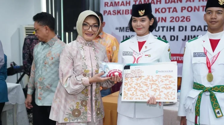 Dekranasda Pontianak Apresiasi Paskibraka, Beri Kain Motif Khusus Cerite Kote