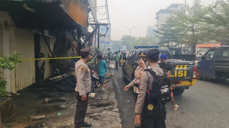 18 Ruko di Jalan Barito Pontianak Terbakar
