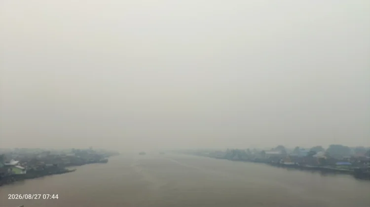 Pontianak Diselimuti Kabut Asap, Jarak Pandang Terbatas