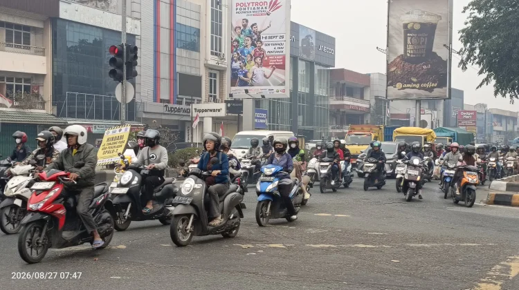 Kabut Asap Menyelimuti Pontianak, Warga Masih Abai Masker
