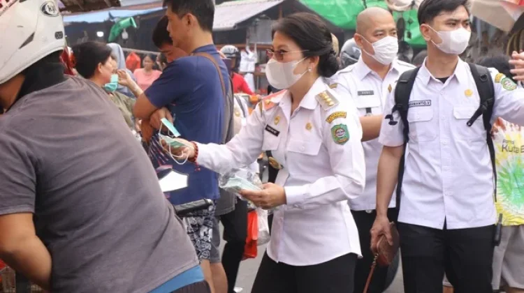 Kualitas Udara Memburuk, Pemkot Singkawang Bagikan 3.300 Masker ke Warga