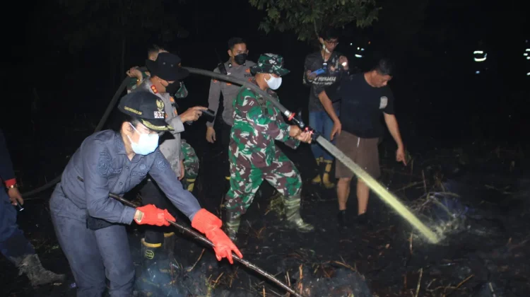 Dandim Singkawang Pimpin Langsung Kendalikan Penanganan Karhutla Pangmilang