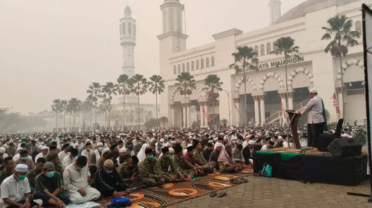 Khatib Salat Istisqa Serukan Penghentian Pembakaran Lahan