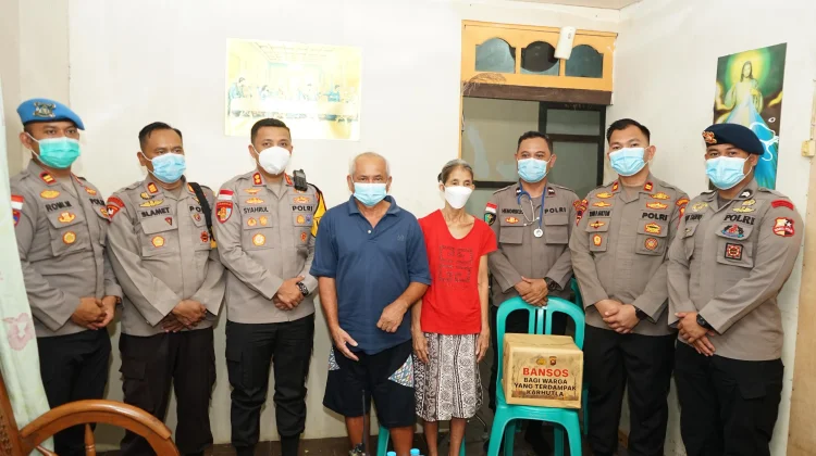 Polres Bengkayang Periksa Warga ISPA Akibat Kabut Asap Karhutla