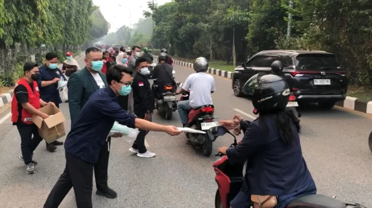 Karang Taruna dan IDI Pontianak Kolaborasi Salurkan Bantuan