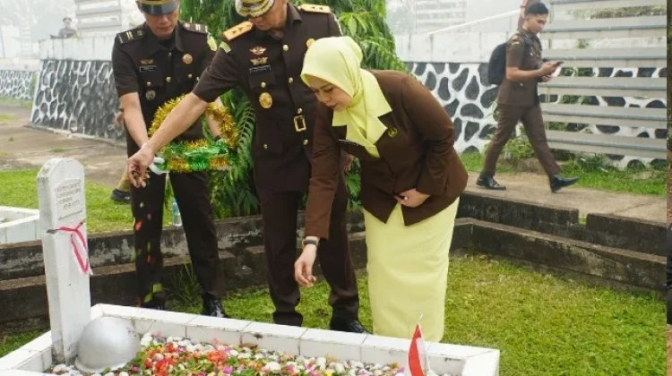 Kajati Kalbar Pimpin Ziarah ke Taman Makam Pahlawan dan Tanam 500 Pohon