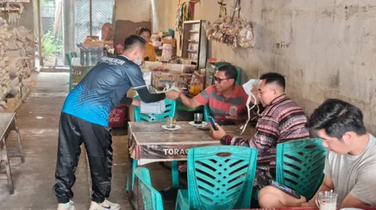 Warga Apresiasi RRI Pontianak Bagikan Masker Gratis