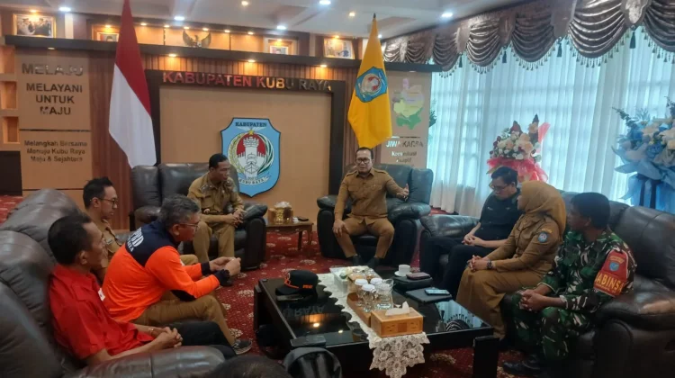 Bupati Sujiwo Pastikan Stok Air Minum Aman, Warga Diminta Tidak Panik