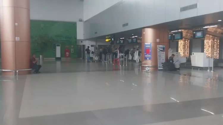 Hari Kedua Erupsi Anak Krakatau, 25 Penerbangan di Bandara Supadio Dibatalkan