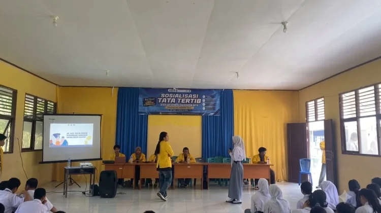 Mahasiswa KKN UPB Pontianak Edukasi Dampak Penggunaan Handphone di Era Digital