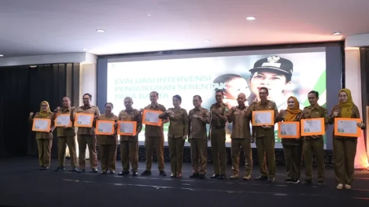 Cakupan Pengukuran Balita Naik, 13 Kelurahan Singkawang Diberi Apresiasi