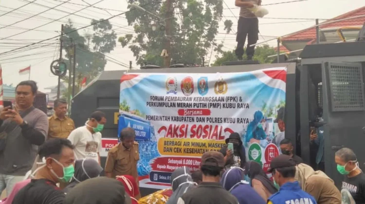 Bersama FPK, PMP dan Polres Kubu Raya, Pemkab Salurkan 6.000 Liter Air Bersih