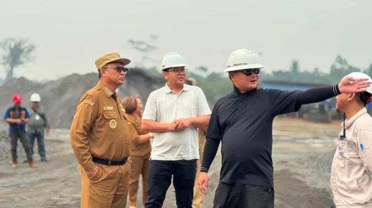 Bupati Bengkayang Tinjau Pembangunan PLTMH dan Jembatan Riam Pangar