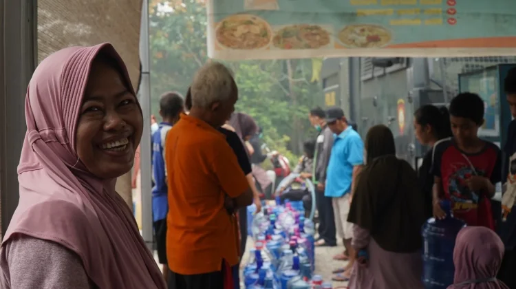 Kemarau Panjang, Warga Wonodadi II Antre Air Bersih