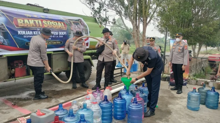 Polres Bersama Serdik Sespimmen Salurkan 22.000 Liter Air Bersih di Dua Desa