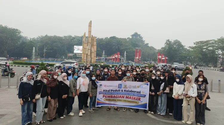 Fojekha dan Antara Bagikan 5.000 Masker di tengah Kabut Asap Pontianak