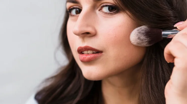 Tampil Natural tanpa Menor lewat Tren "Anti-Blush"