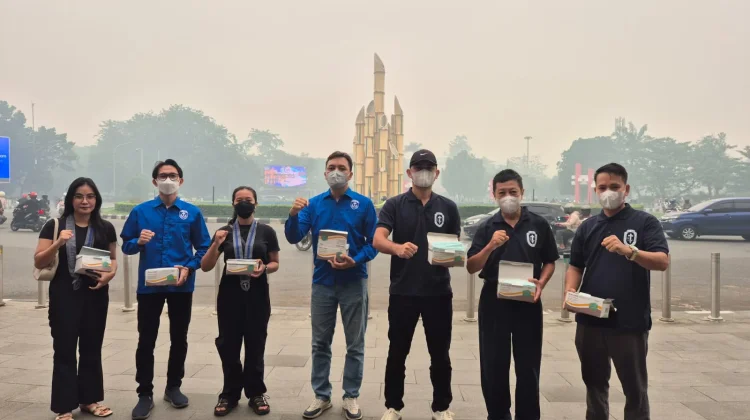 Sinergi Organisasi Kristen Bagikan Masker untuk Warga Pontianak