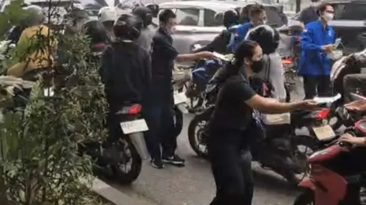 Sinergi Organisasi Kristen Bagikan Masker untuk Warga Pontianak