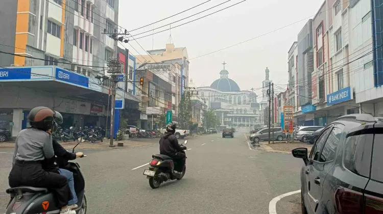 Hujan Redakan Kabut Asap Pontianak, Udara Masih Berbahaya
