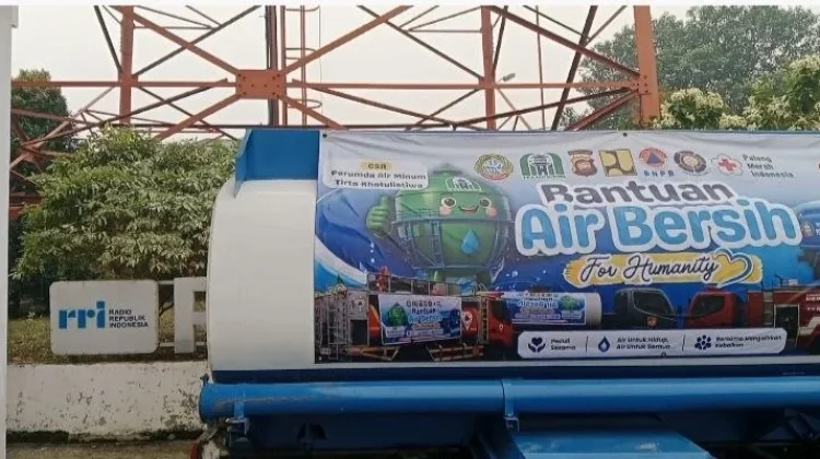 PDAM Salurkan Bantuan Air Bersih untuk RRI Pontianak