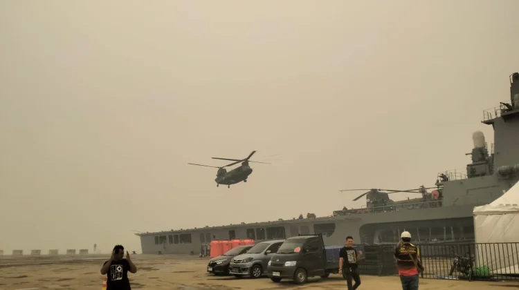 Faktor Visibility, Armada Chinook Jepang Perdana Padamkan Karhutla di Mempawah