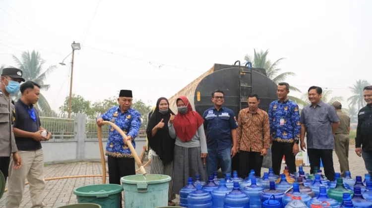 Pelindo Regional 2 Pontianak Salurkan 129 Ribu Liter Air Bersih untuk Warga