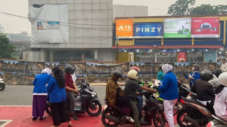 BEM Politeknik Aisyiyah Pontianak Gandeng Polresta Pontianak Bagikan Masker Gra